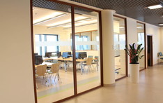 Czytelnia pracy grupowej - widok z zewnątrz